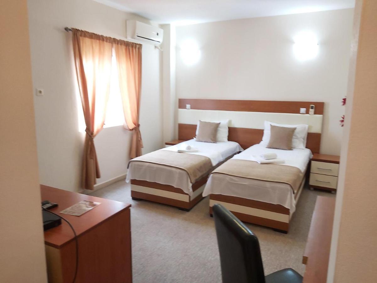 Hotel Zan Ulcinj Exterior photo